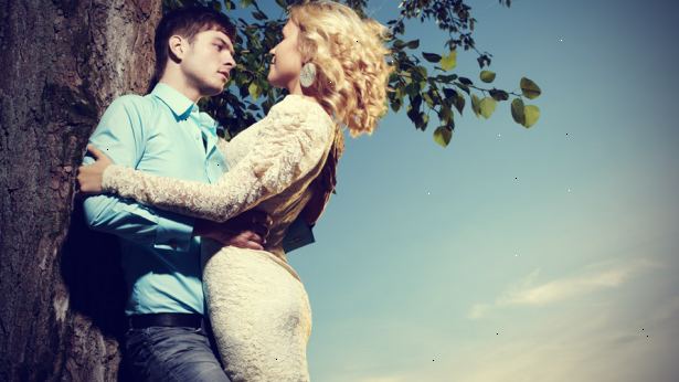 Hvordan man skal håndtere hvis du er en dårlig kysser. Kontroller at du har følelser for partneren din.