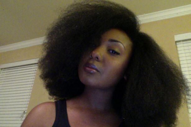 Hvordan ta vare på svarte jenters hår. Kutt ned på shampoo.