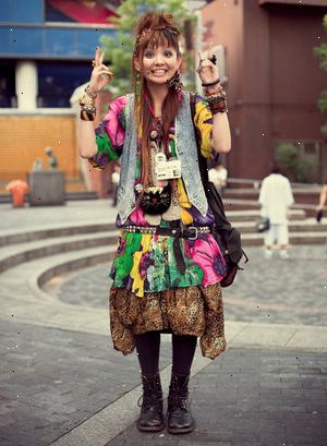 Hvordan kle japanese street stilig. Gjør dukke-aktig sminke, men ikke overdriv.