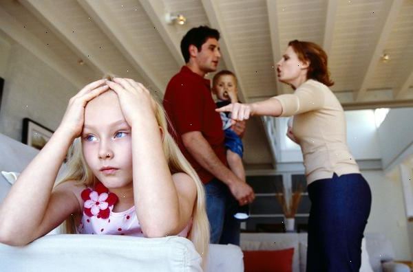 Hvordan man skal håndtere en dårlig forelder. Snakk så ofte som nødvendig for å betrodde venner og familiemedlemmer.