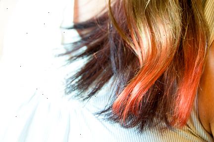 Hvordan å dyppe farge håret med kool hjelp på ulike lengder med forskjellige farger. Fyll gryte med ca en tomme av vann.
