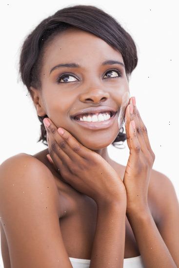 Hvordan lage din egen acne behandling. Bruk tannkrem for spot behandlinger.