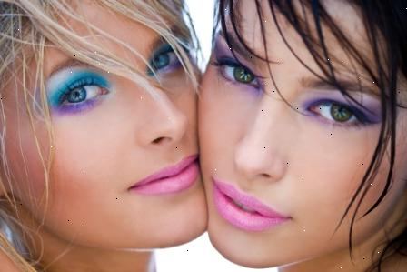 Hvordan du gjør makeup for grønne øyne. Påfør en kvalitet øyenskygge primer.