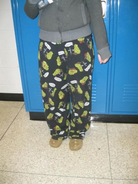 Slik slitasje pyjamas bukser til skolen. Tenk på noe skole hensiktsmessig fordi noen skoler kan se pjs som for casual.